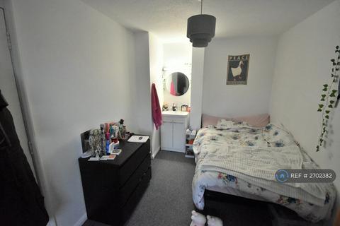 undefined, Hillside Court, Reading, RG1