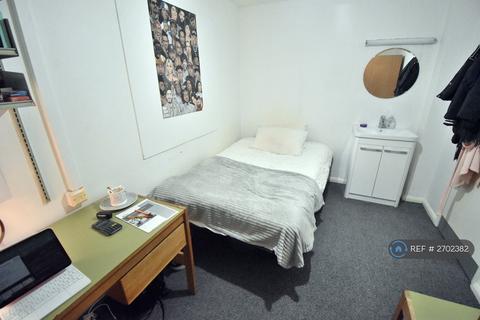 undefined, Hillside Court, Reading, RG1