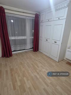 2 bedroom flat to rent, Dellow Close, Ilford, IG2