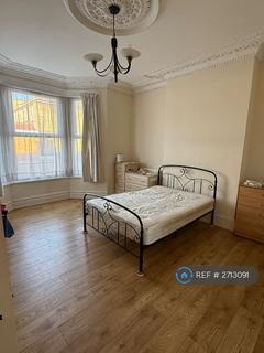 2 bedroom flat to rent, Wellesley Road, Ilford, IG1