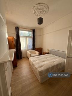 2 bedroom flat to rent, Wellesley Road, Ilford, IG1