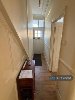 2 bedroom flat to rent, Wellesley Road, Ilford, IG1