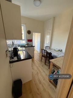 2 bedroom flat to rent, Wellesley Road, Ilford, IG1