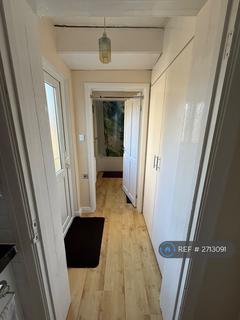 2 bedroom flat to rent, Wellesley Road, Ilford, IG1