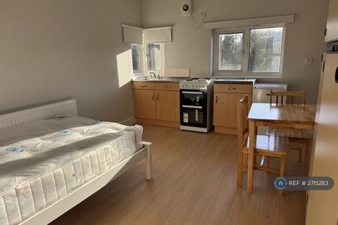 1 bedroom in a house share to rent, Rickmansworth Road, Watford, WD18