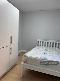 1 bedroom in a house share to rent, Rickmansworth Road, Watford, WD18