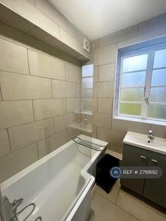 3 bedroom flat to rent, Grove Lane, London, SE5