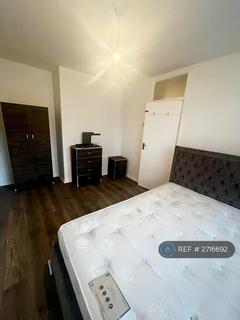 3 bedroom flat to rent, Grove Lane, London, SE5