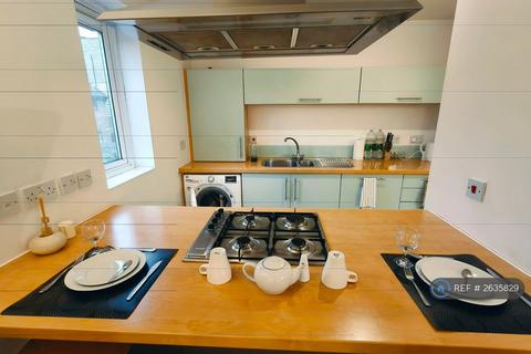 2 bedroom flat to rent, Menai Place, London, E3