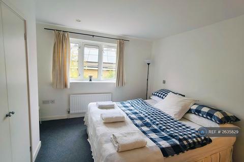 2 bedroom flat to rent, Menai Place, London, E3