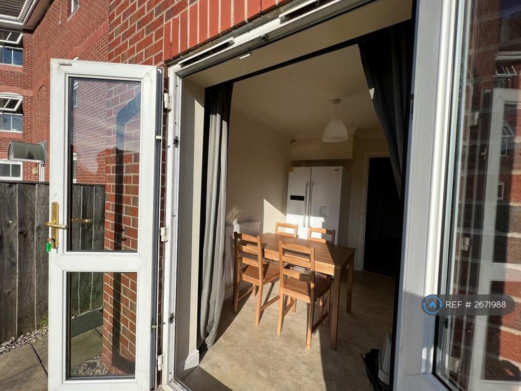 Kitchen/Dining