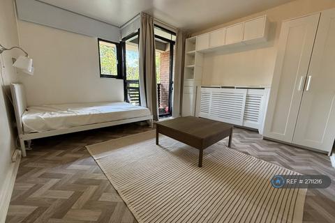 Studio to rent, Brassey Road, London, NW6