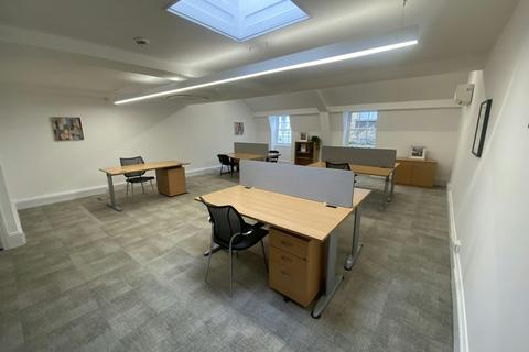 Office to rent, 4 Queen St Bath BA1 1HE