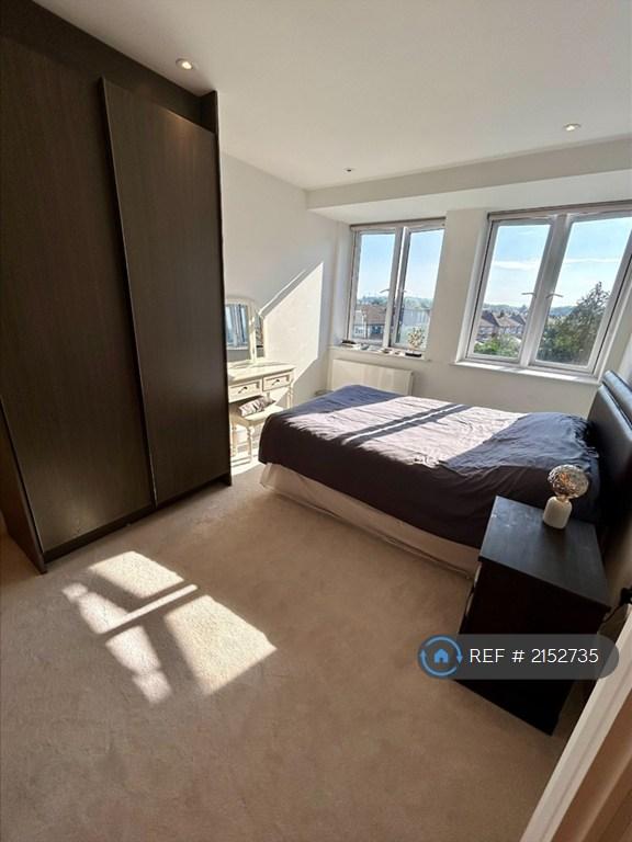 Main Bedroom (Ensuite)