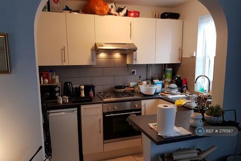 1 bedroom flat to rent, Victoria House, Epsom, KT17