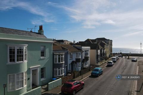 2 bedroom maisonette to rent, West Street, Bognor Regis, PO21