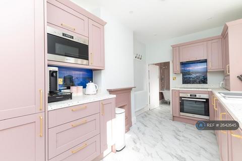 2 bedroom maisonette to rent, West Street, Bognor Regis, PO21