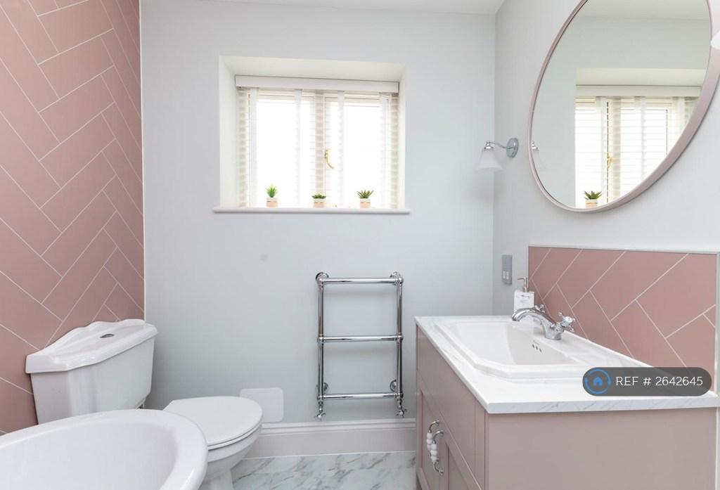 Bathroom Suite With Vanity
