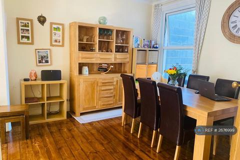3 bedroom terraced house to rent, Eastcombe Avenue, London, SE7