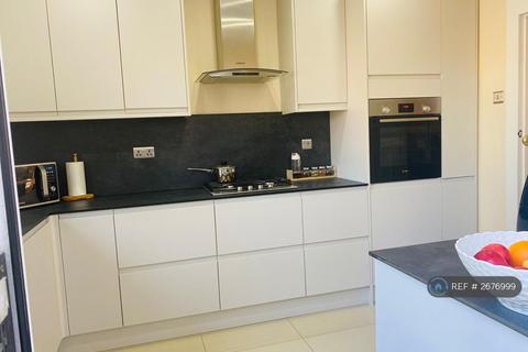 3 bedroom terraced house to rent, Eastcombe Avenue, London, SE7