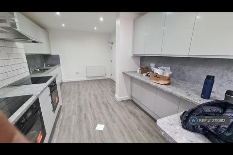1 bedroom in a house share to rent, Merlins Avenue, South Harrow, HA2