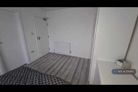 1 bedroom in a house share to rent, Merlins Avenue, South Harrow, HA2