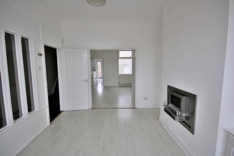 undefined, Bootle L20