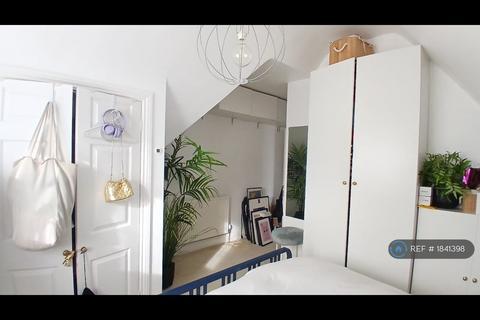 undefined, Hamilton Road, London, W5
