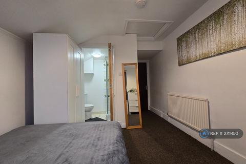 1 bedroom in a house share to rent, Lower Clapton, London, E5