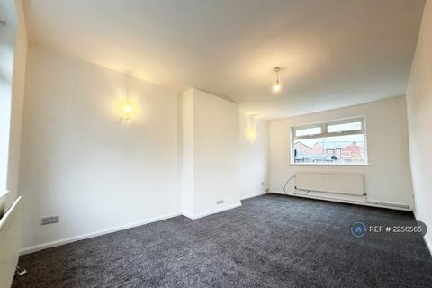 4 bedroom terraced house to rent, Trent Road, Shaw, Oldham, OL2