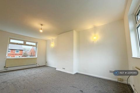 4 bedroom terraced house to rent, Trent Road, Shaw, Oldham, OL2