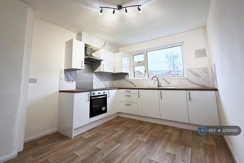 4 bedroom terraced house to rent, Trent Road, Shaw, Oldham, OL2