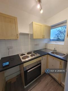 Studio to rent, Kensington Court, Salford, M7