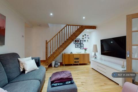 3 bedroom maisonette to rent, Livingstone Road, Thornton Heath, CR7