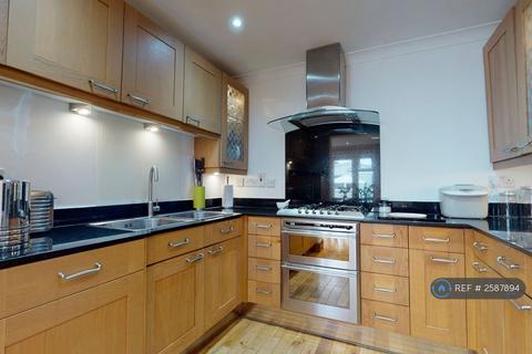 3 bedroom maisonette to rent, Livingstone Road, Thornton Heath, CR7