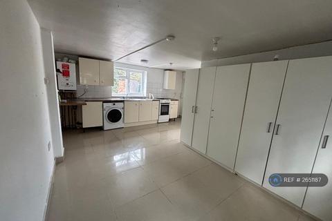 undefined, Whitehouse, Purfleet, RM19