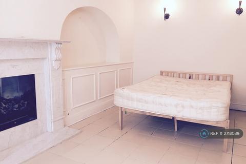 1 bedroom in a house share to rent, Robin Hood Way, London, SW15