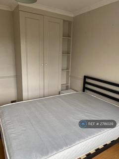 1 bedroom in a house share to rent, Robin Hood Way, London, SW15