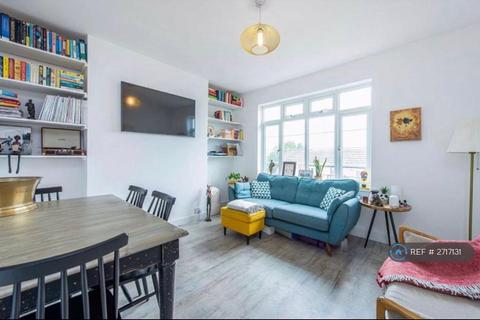 2 bedroom flat to rent, Risborough Close, London, N10