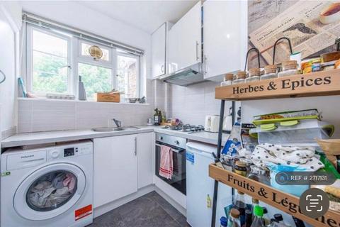 2 bedroom flat to rent, Risborough Close, London, N10