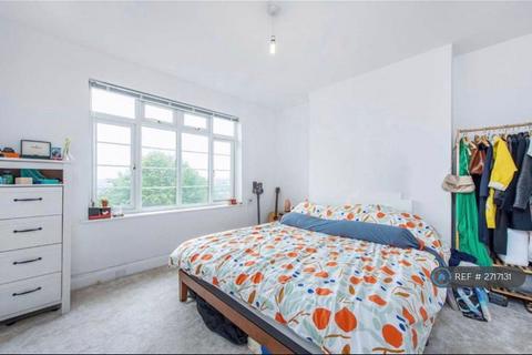 2 bedroom flat to rent, Risborough Close, London, N10