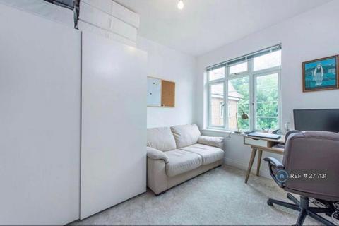 2 bedroom flat to rent, Risborough Close, London, N10