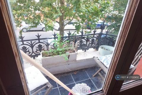 2 bedroom flat to rent, Streatley Road, London, NW6