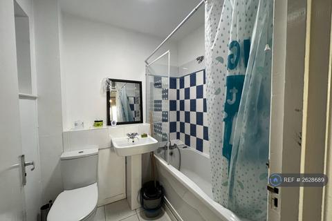 2 bedroom flat to rent, St. Matthew's Road, London, SW2