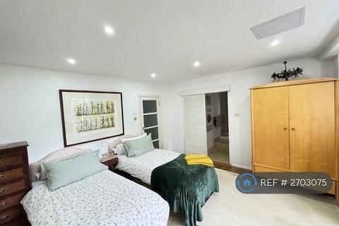 3 bedroom flat to rent, Maze Hill Entrance, London, SE3
