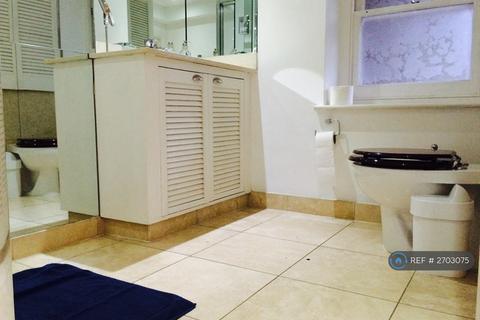 3 bedroom flat to rent, Maze Hill Entrance, London, SE3