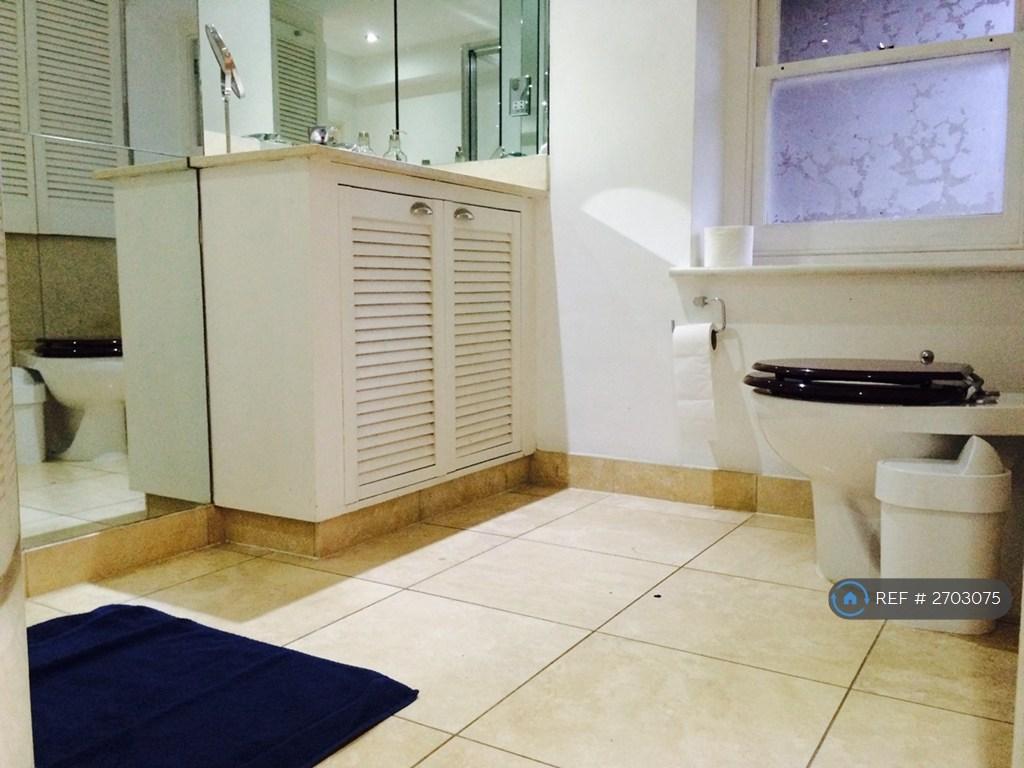 En-Suite Bathroom