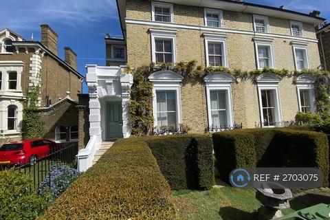 3 bedroom flat to rent, Maze Hill Entrance, London, SE3