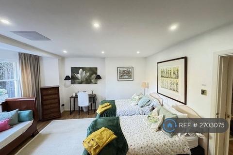 3 bedroom flat to rent, Maze Hill Entrance, London, SE3