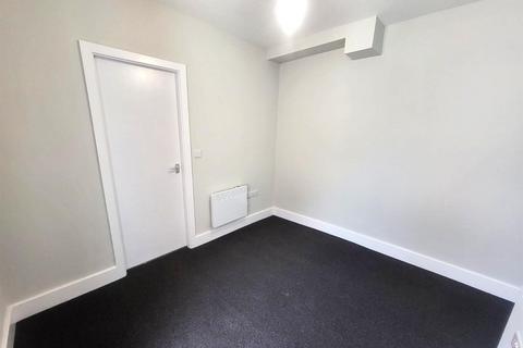 1 bedroom flat to rent, Merridale Lane, Wolverhampton, WV3 9RD